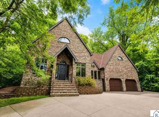 950 Belvista Dr, North Mankato, MN 56003