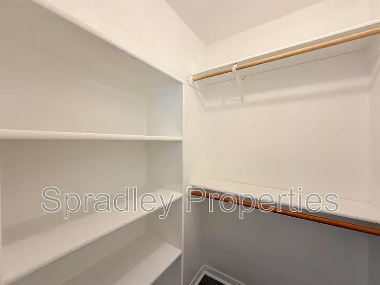 217 Meadowbrook Dr — Photo 9