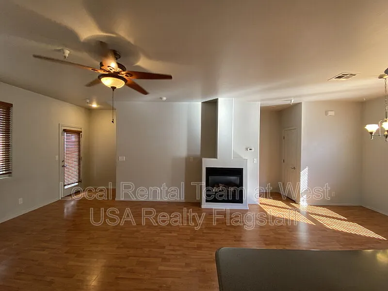 2 bed, 2.5 bath, 1274 sqft, $2,200 — Photo 2