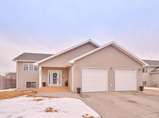 3856 S 17th St, Grand Forks, ND 58201