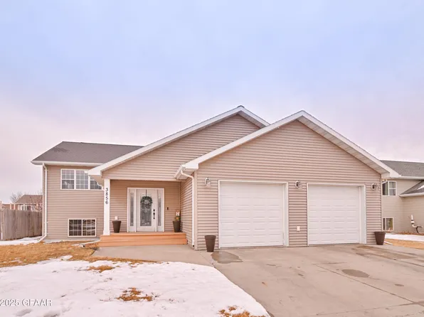 3856 S 17th St, Grand Forks, ND 58201