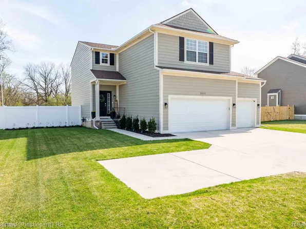 2512 E Maple Rd, Troy, MI 48083