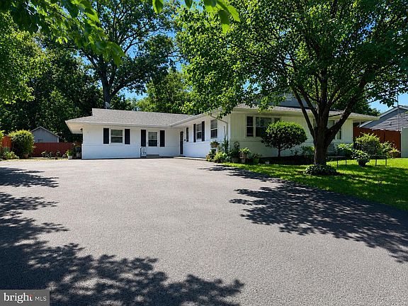5th image of 304 N Sterling Blvd