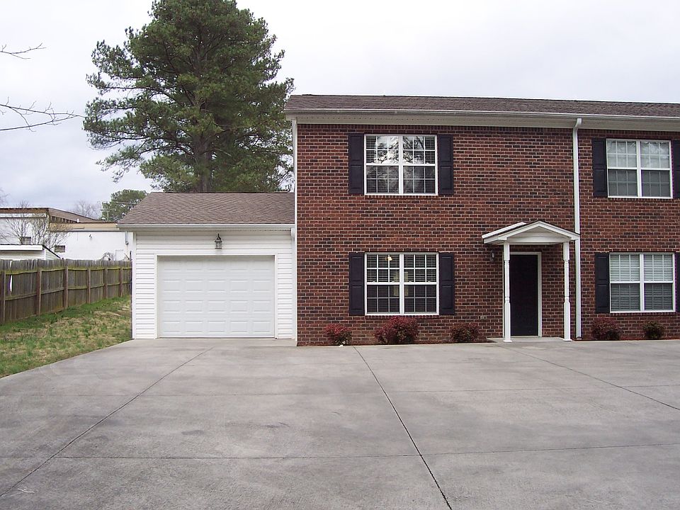 2nd image of 3025 Julian Dr NE
