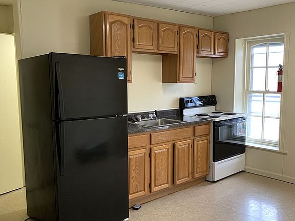 2nd image of 212 E King St #B