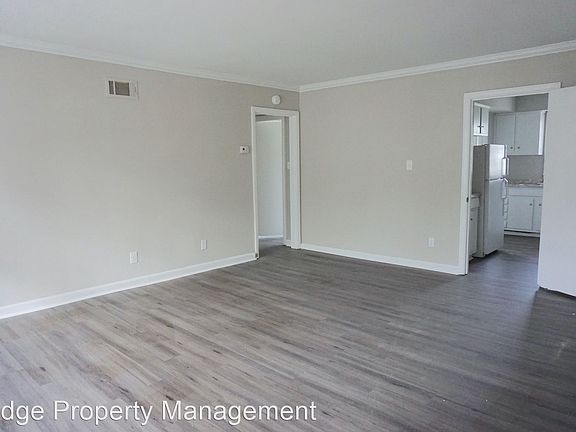 3rd image of 32 Thackery Pl #8297573