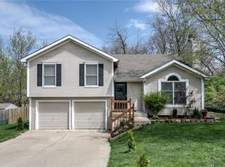 1012 NW 70th St, Kansas City, MO 64118