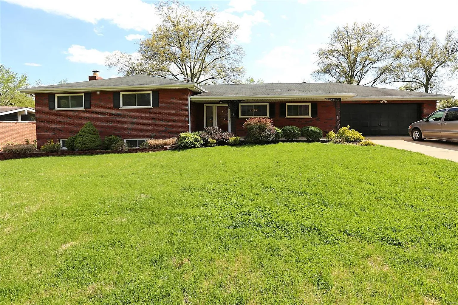10514 Hanford Dr photo 1