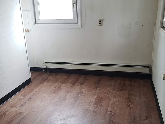 2nd image of 1128 Hess Ave #4