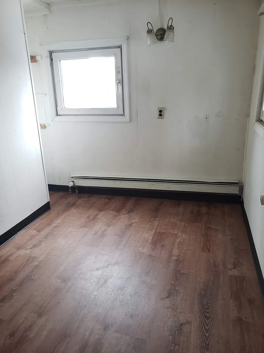 Building Photo - 1128 Hess Ave #4
