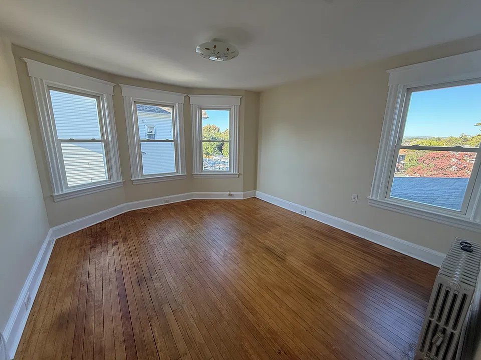 33 Livingston Ave #2