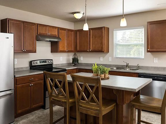 3rd image of 4645 Quaker Hill Ct SE