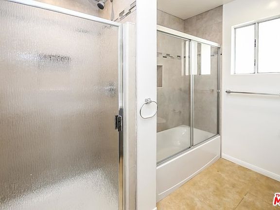 4th image of 1112 Ocean Park Blvd APT B