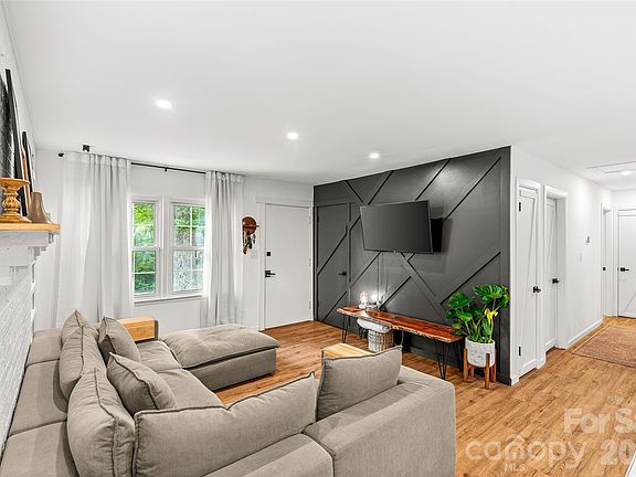 5th image of 3900 Dunwoody Dr