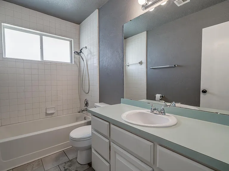 1812 Pebble Creek Blvd — Photo 33