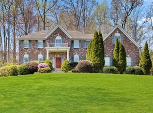 10 Fieldstone Dr, Katonah, NY 10536