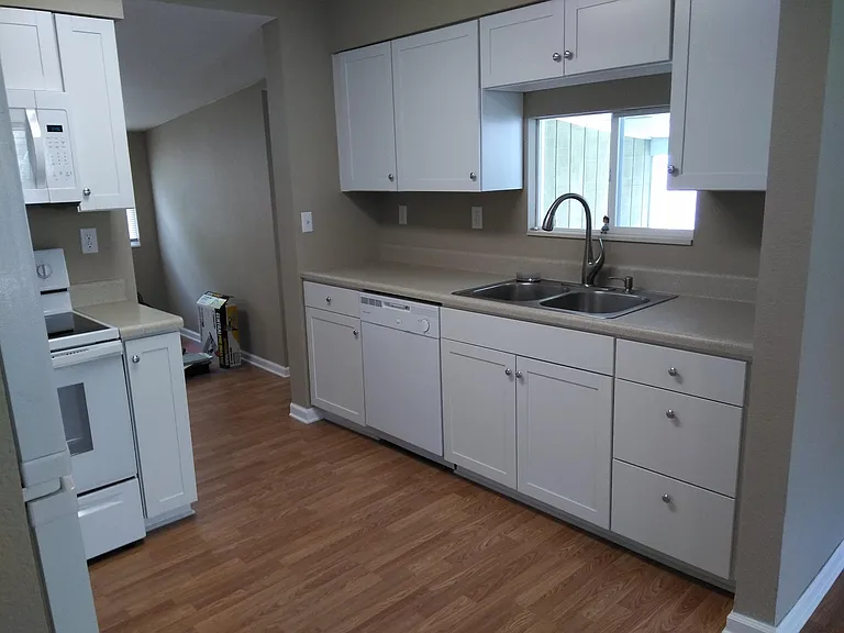 910 9th Ave SW — Photo 23