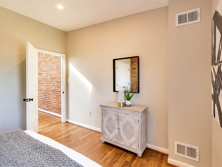 1238 Linden Pl NE — Photo 18