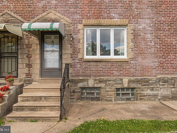 2nd image of 643 Devereaux Ave