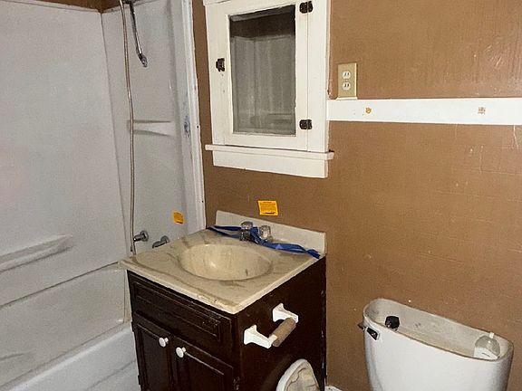 3rd image of 1828 W Latrobe St