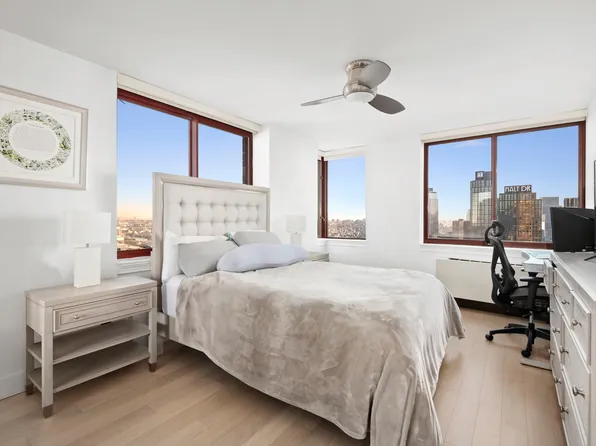 4-74 48th Avenue image 5 of 6