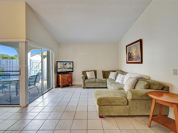 4th image of 1364 Cottonwood Cir