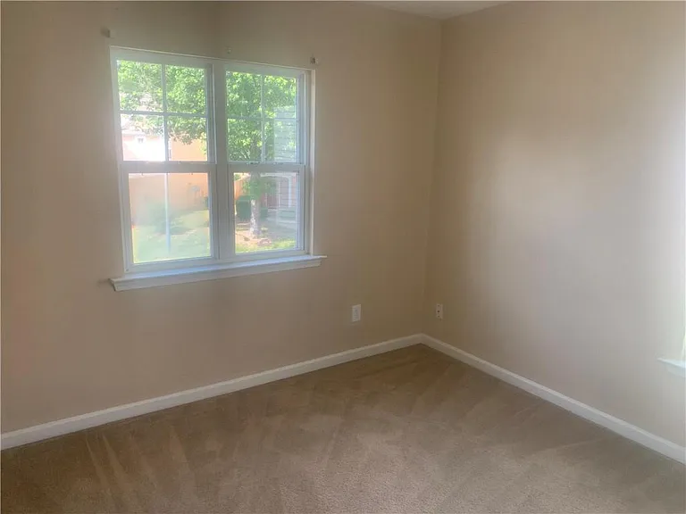 121 Creekwood Trl — Photo 12