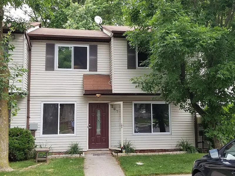1st image of 107 Lombard Ct