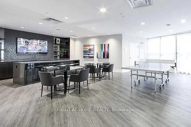 10 Park Lawn Rd #522 — Photo 37