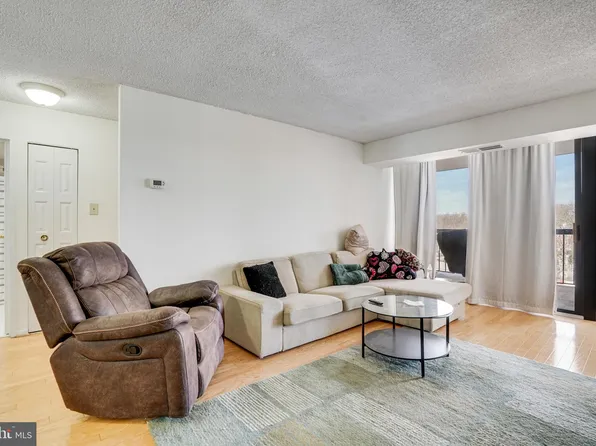 4500 S Four Mile Run Dr APT 1228, Arlington, VA 22204
