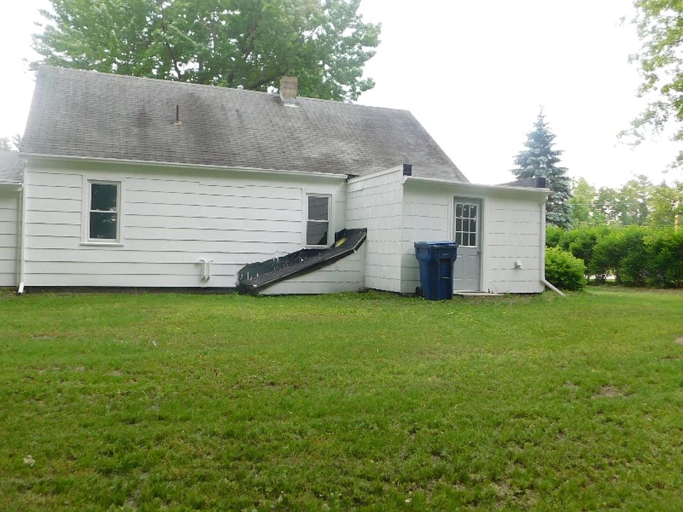 143 Main St, Newaygo, MI 49337 Zillow