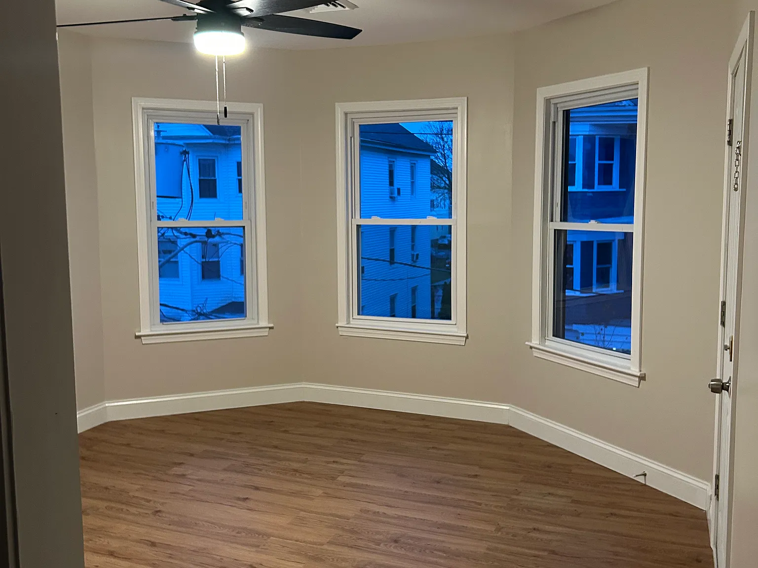 3 bed, 1000 sqft, $1,800 — Photo 4