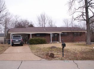 601 Ivygate Dr, Saint Louis, MO 63129