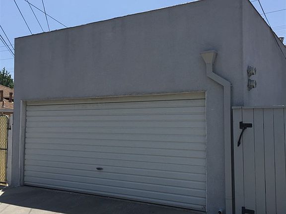 4th image of 1610 N Hollywood Way