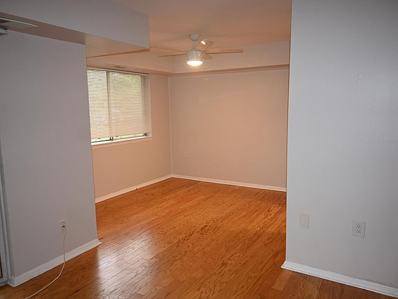 Dining Area with new ceiling fan on remote!