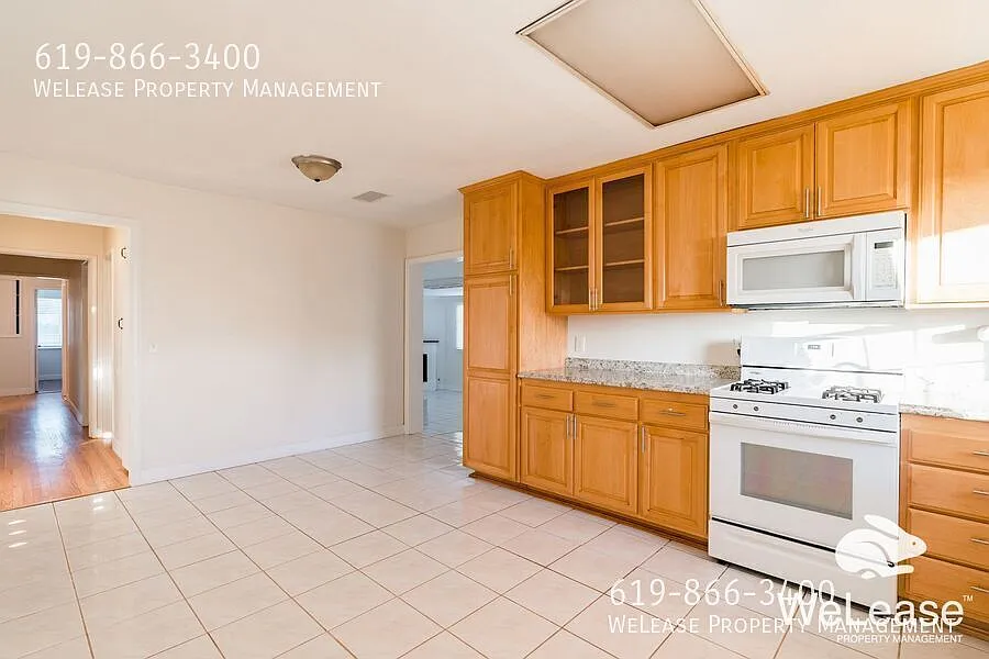 Beautiful 4-bed & 2-bath home with large backyard! — Photo 2