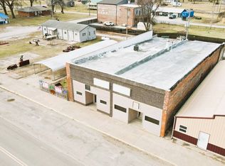 615 N Cedar St, Queen City, MO 63561