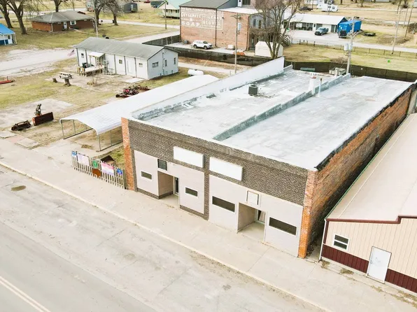 615 N Cedar St, Queen City, MO 63561