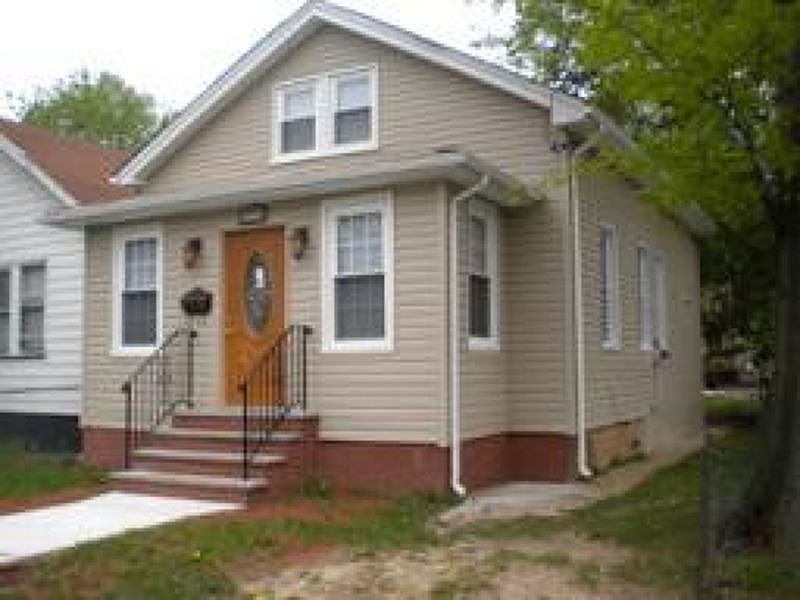 2nd image of 162 Florence Ave