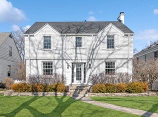 605 Park Dr, Kenilworth, IL 60043