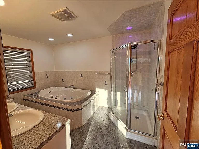 120 Johnson Ave — Photo 8
