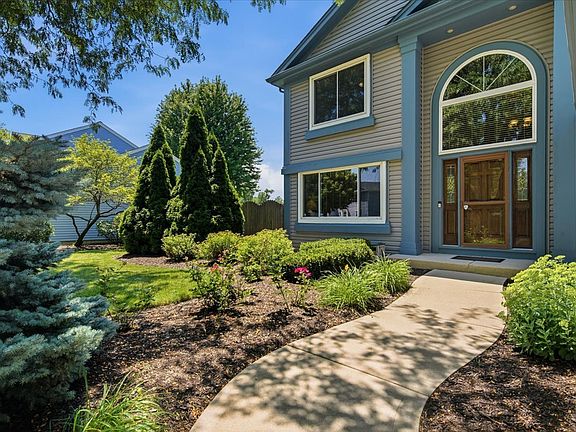 3rd image of 1161 Scarlet Oak Cir