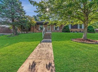 9280 Roger Lee Ln, Saint Louis, MO