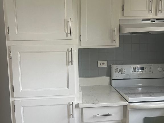 5th image of 4913 Columbus Dr APT 2