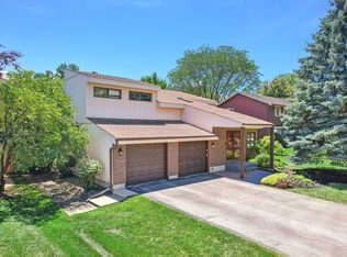 22W251 McCarron Rd, Glen Ellyn, IL 60137