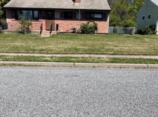 307 North Dr, Blackwood, NJ 08012