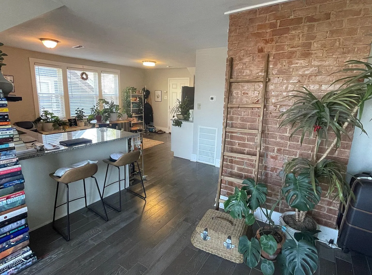 1 bed, 1250 sqft, $1,425 — Photo 2