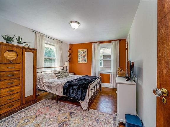 2nd image of 90 Vayo St