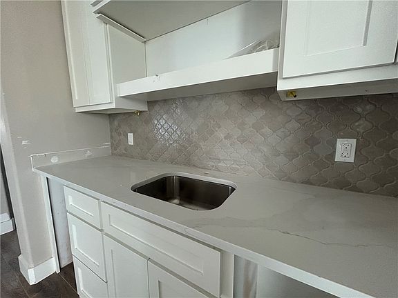 3rd image of 1053 N Isle Dr