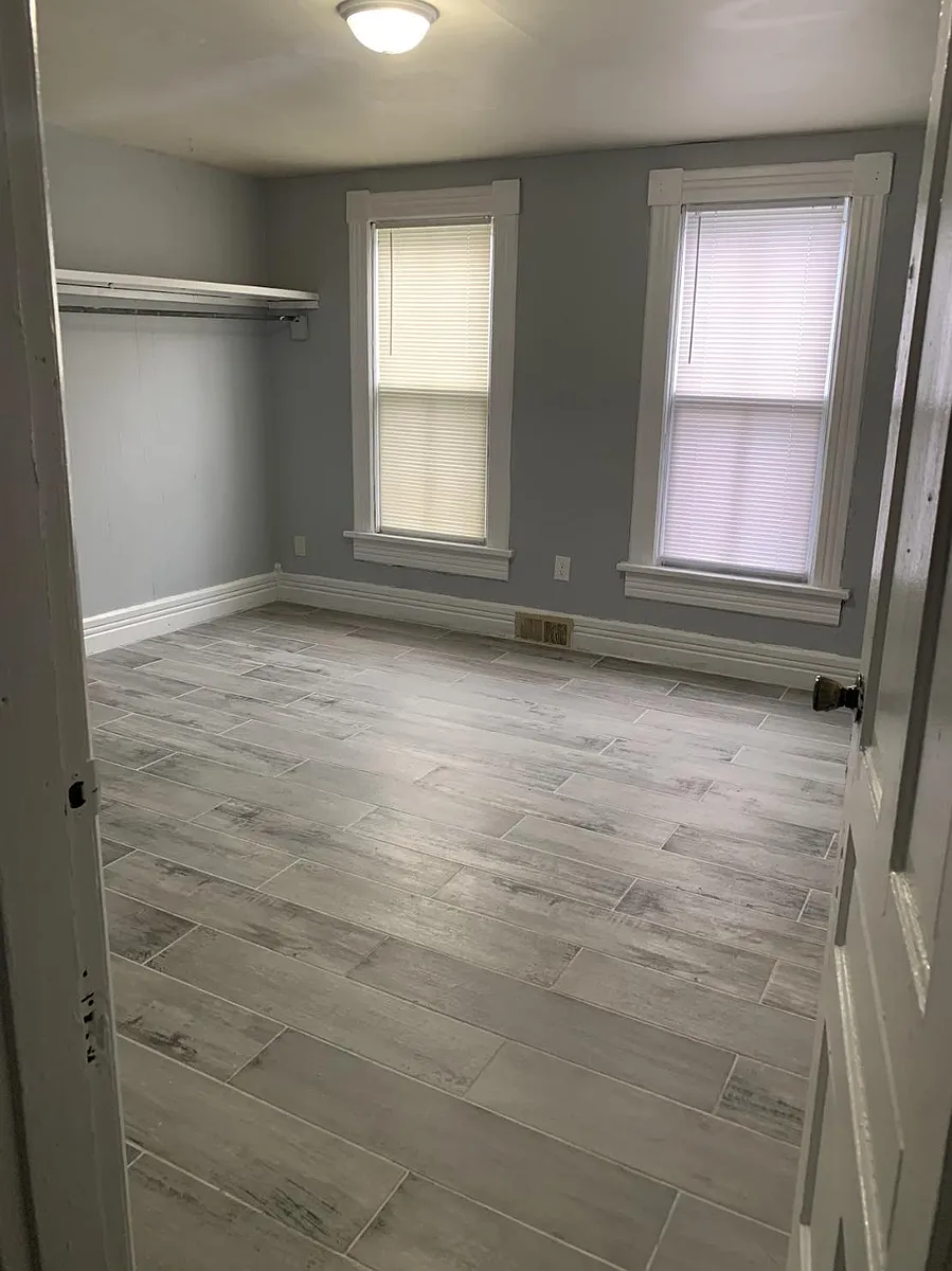 Building Photo - 127 S Horton St #1/2